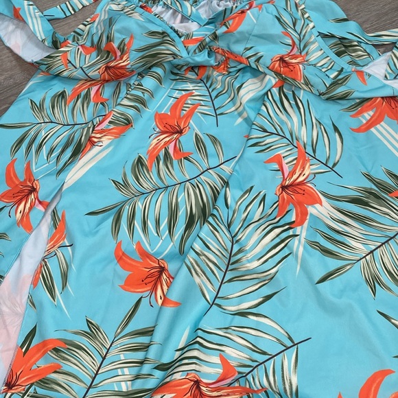 🌸Tropical Dress with side slits and tie back sexy fun for vacation size large - Picture 5 of 7